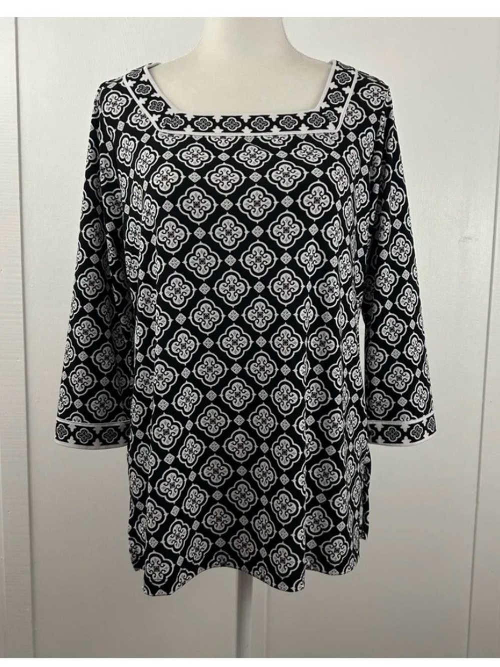 Magnolia Grace Black and White Geometric-Print Tunic Top